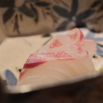 富小路 やま岸 - 明石桜鯛、醤油、梅、雲丹ソースで