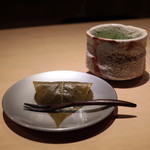 富小路 やま岸 - お薄、桜餅