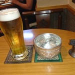 プロォーイ タイ料理 - 生ビールとお冷や
