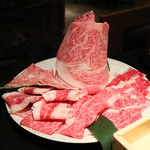 Koube gyuu matsuzakaushi ittou gaiginza shabuki - 
      三大和牛盛り合わせ。
      神戸牛（サーロイン、外もも、イチボ）、近江牛（肩ロース、バラ）、松阪牛（モモ、バラ、肩ロース）
