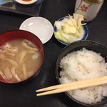 和楽 - ご飯、お味噌汁、お漬物、お茶