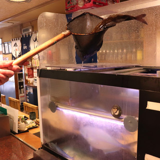 生け簀の魚を捌くのはオーダー後◎いつでも獲れたてを堪能。
