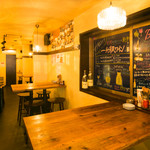 日本酒 ト ワイン 岡野 - テーブル