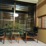 ふきや - 夜の庭園に明りが灯ります。