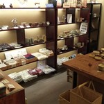 ふきや - 土産店には個性的な工芸品