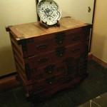 ふきや - 廊下には骨董品があちこちに