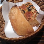 ズッペリア オステリア ピティリアーノ - パン