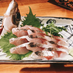 一品料理 ひとしな - アジ刺身