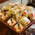 Sole e Luna - パイナップルケーキ＠型からパッケージまで台湾で調達。まるで売り物ですが手作り。生のパインを煮詰めた本格フィリング