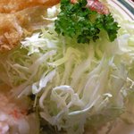 かつれつ四谷たけだ - カキミックス定食 1050円 のキャベツ