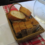 ル・マルカッサン - （2011.12：ランチ1500円のパン）フランスパンとくるみのパン