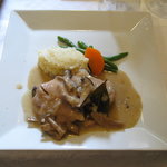 ル・マルカッサン - （2011.12：ランチ1500円のメイン）うさぎとキノコのクリーム煮