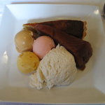 ル・マルカッサン - （2011.12：ランチ1500円のデザート）デザートの盛り合わせ（600円プラス）