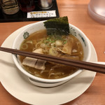 日高屋 - 半ラーメン、200円。