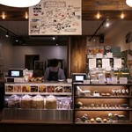 Groovy Nuts - 店内模様