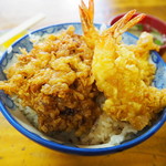 八ツ手屋 - 天丼　中　750円