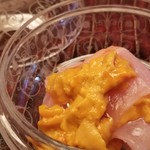 緒方 - ③金目鯛(千葉県銚子産)、紫雲丹(熊本県天草産)
      産卵期は夏、旬は秋～晩冬。
      旬は過ぎたものの上品で濃い旨みを楽しめたので、紫雲丹を合わせる必要なかったのでは？
      少し味わいが主張し合った様に感じました