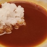 緒方 - ⑬真鯛のアラ出汁カレー
      鯛茶漬け用として真鯛のアラを焼いてから炊いた出汁を使ってカレールーを作った渾身のカレー。
      優しい旨みとピリリッとした辛みが癖になりそうです。