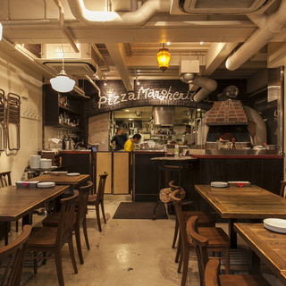 神楽坂のメインストリート。一軒家レストラン