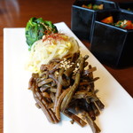 蕃 YORONIKU - ナムル盛り合わせ