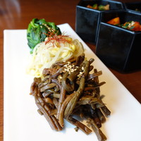 蕃 YORONIKU - ナムル盛り合わせ