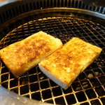 蕃 YORONIKU - ２０分かけてカリカリに焼きます