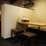 山斗 - 店内（テーブル席）