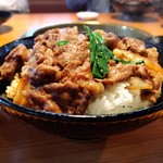 焼肉 一升びん - 松坂肉牛丼(大盛) 横から