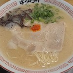 博多らーめん ばりばり軒 - 豚骨ラーメン、辛味調味料少し