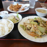 中華料理 秀林 - から揚げ、海鮮と野菜炒め