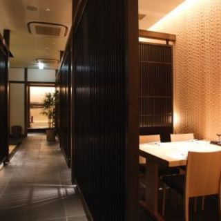 半個室の4名掛けテーブル席