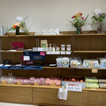 カレンデュラ - 玄関の販売コーナー