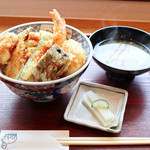 天ぷら 丸豊 - 天丼と味噌汁と漬物
