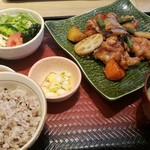 大戸屋 - 鶏と野菜の黒酢あんかけ定食 880円