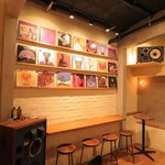7 Days Craft Kitchen - ヴィンテージスピーカーとレコードがある、音好きな人も楽しめる空間