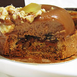 Patisserie Ravi,e relier - 綺麗に割れてないけど(汗) タルト内はナッツぎっしり。　'11 12月