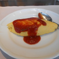 厳選洋食さくらい - ハーフオムライス（ケチャップ）