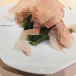 蕎麦割烹  倉田 - ●季節の青菜おひたし(600円)
      モミジガサ、うぐいす豆、ほうれん草
      
      