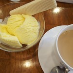 ケールイス - カフェオレとアイスクリーム