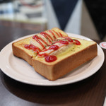 ホリーズカフェ - 料理写真:ツナマヨトースト☆