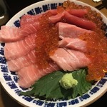 焼酎・スポーツBAR MONROE - 天然本まぐろ中トロといくら丼