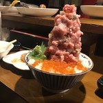 焼酎・スポーツBAR MONROE - 盛りすぎる海鮮タワー丼