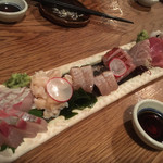 酒町ちゅうじろう - ちゅうじろう安定のお造り盛り（シマアジ・イタヤ貝・鰆焼霜・金目鯛・平目・マグロ・穴子炙り）