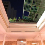 Lasserre - 開く天井（HPより）