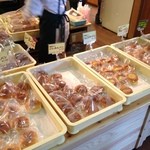 道の駅どんぐりの里いなぶ - お菓子系のパンも人気