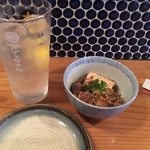 炭焼笑店 ゴジュウマル - お通し　肉豆腐
