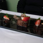 emuN - フランス産　鴨のフォアグラのプレッセ　旬の果実とご一緒に！！