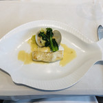 ラ ペティ ロ アラ ブッシュ - ヒラメのお皿にメインのヒラメ！！( ´ ▽ ` )
      思わず笑みがこぼれます♪