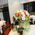 ラ ペティ ロ アラ ブッシュ - 店内はお花が溢れ、明るく大人の雰囲気。正統派なフレンチレストランです( ^ω^ )