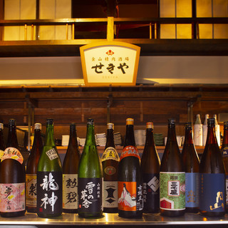 全国各地から厳選された日本酒をお肉と一緒に楽しめます。